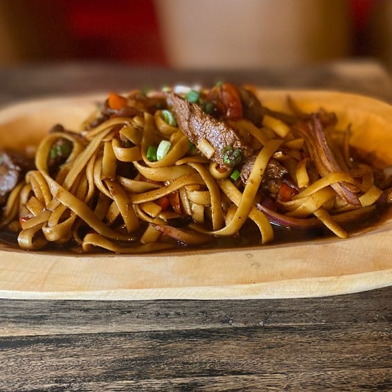 Carne / Beef Fettuccine Al Wok.