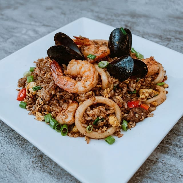 Chaufa De Mariscos, Carne & Pollo / Seafood, Beef & Chicken.