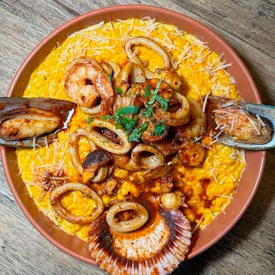 Mariscos Anticucheros.