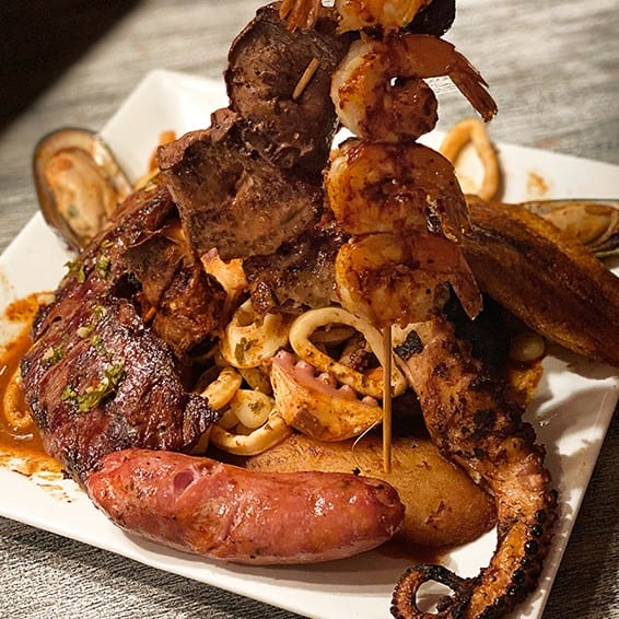 Parrillada Mar y Tierra.