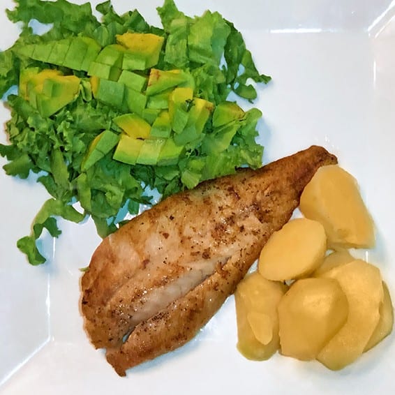 Filete de Pescado with 2 Sides.
