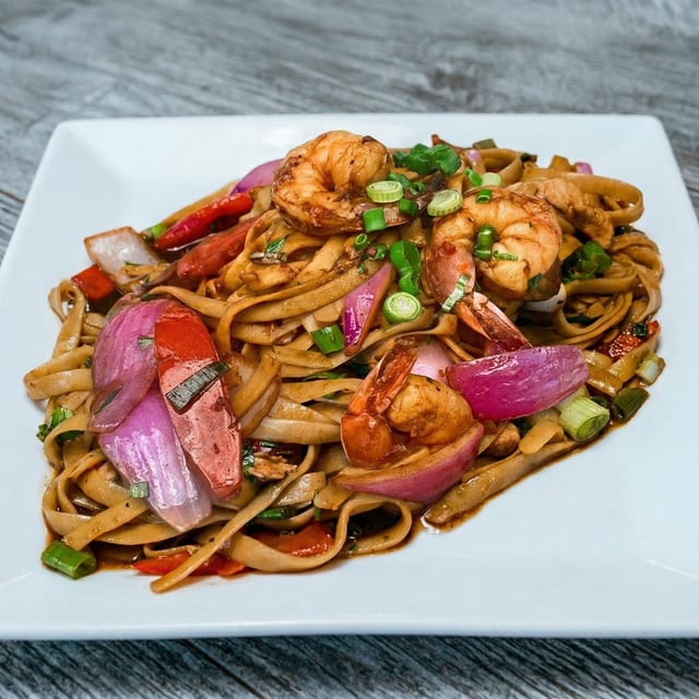 Camarones / Shrimp Fettuccine Al Wok.