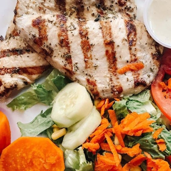 Bistec de Pollo with 2 Sides.