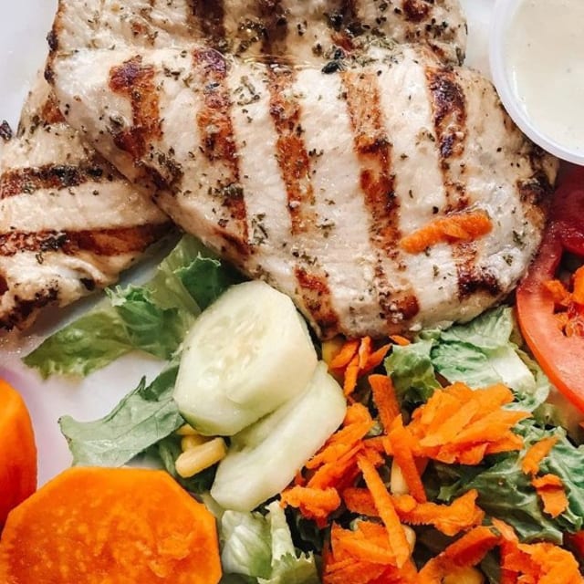 Bistec de Pollo with 2 Sides.
