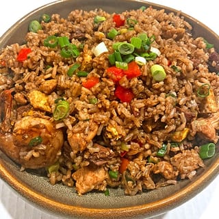 Chaufa de Camaron, Carne, & Pollo / Shrimp, Beef & Chicken