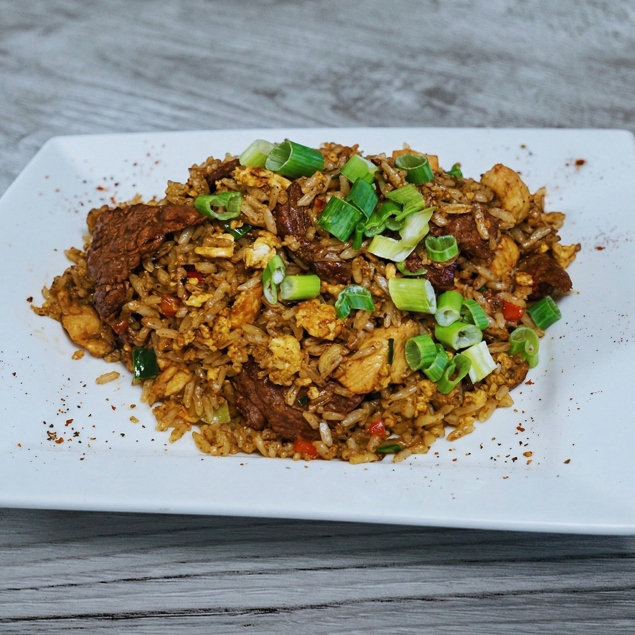 Chaufa Mixto Carne & Pollo / Beef & Chicken.