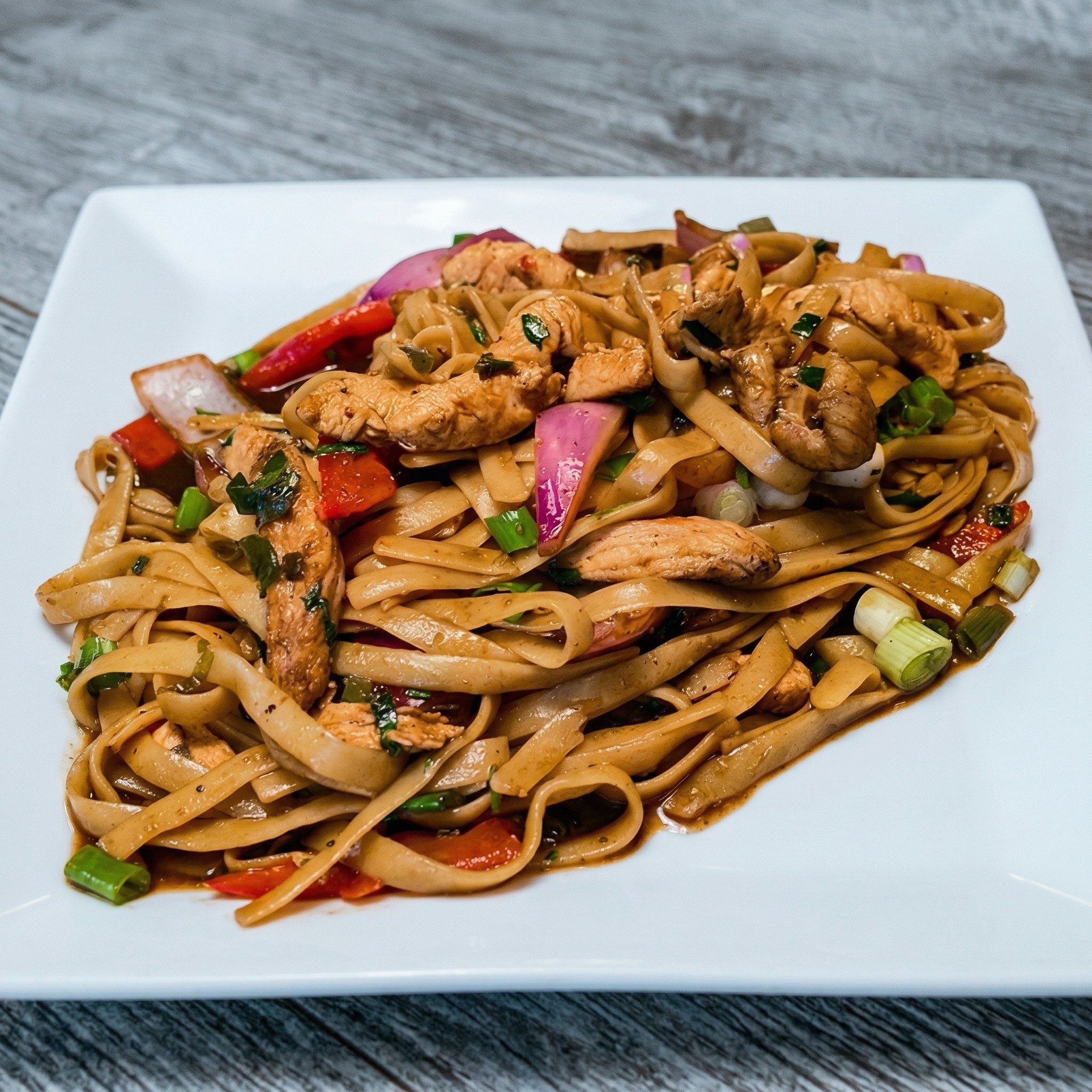 Pollo / Chicken Fettuccine Al Wok.