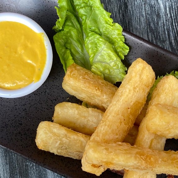 Yuca a la Huancaína.