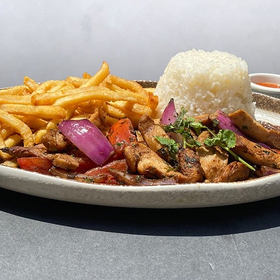Mixto / Chicken & Beef Saltados Al Wok.